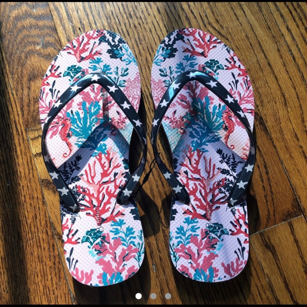 ⭐️ 4/$20 Vera Bradley Beach Flip Flops
